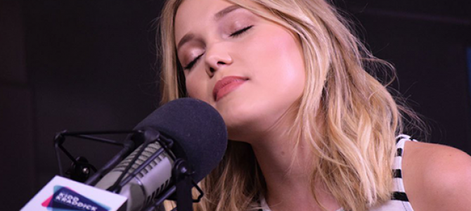 Olivia Holt canta “Phoenix” e “History” em programa de rádio